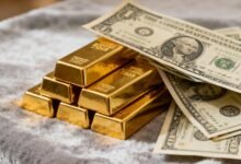 تأثير سعر الدولار على أسعار الذهب في مصر 2025